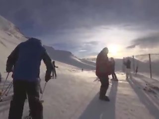 4k offentlig cumsprut på mun i ski lift delen 1, 2